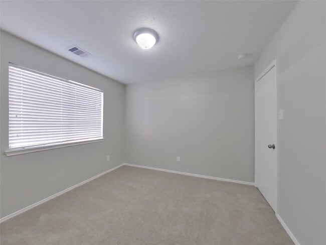 Building Photo - 7215 Lazy Summer Ct