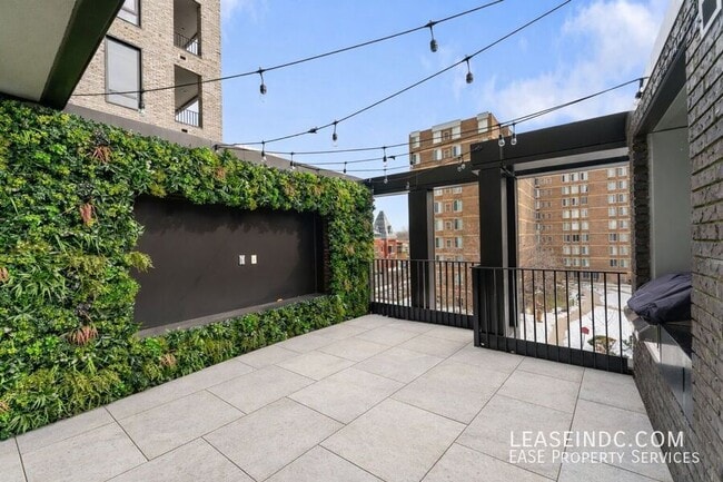 Building Photo - 1332 8th St NW