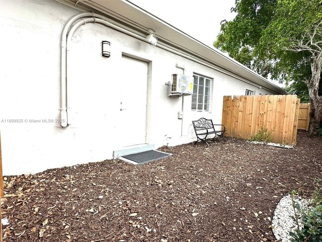 Building Photo - 401 SE 14th Ct