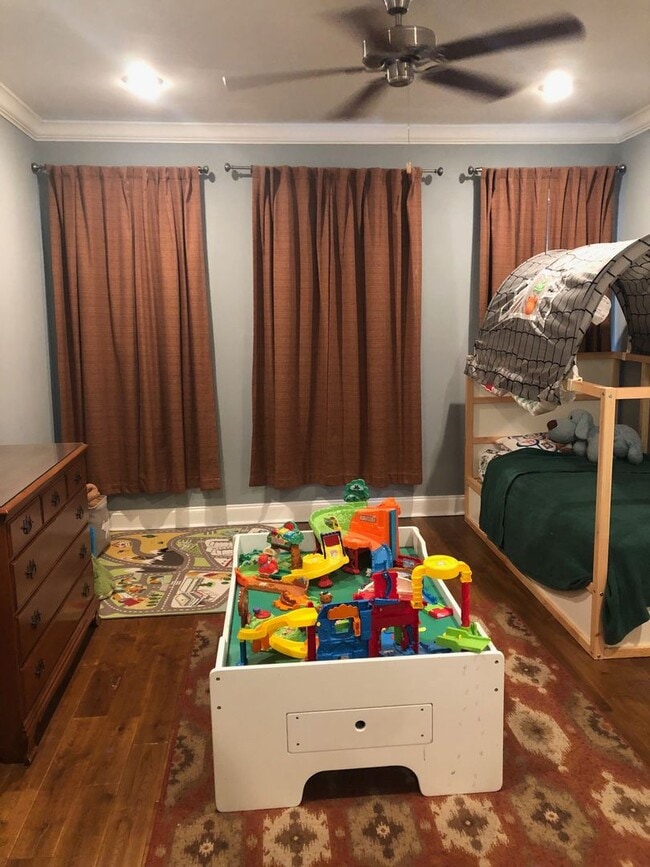 Building Photo - Modern Large and spacious house available in Locus Point