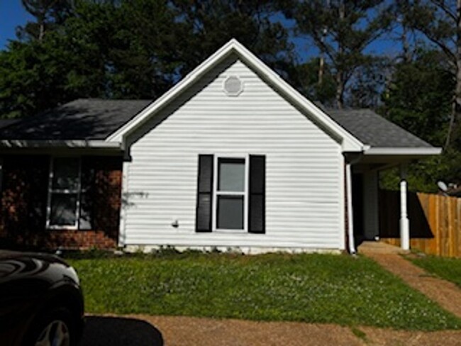 Building Photo - 3 BR/2 BA home for rent in Brandon 047!