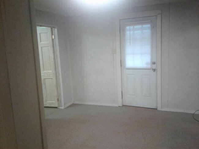 Building Photo - 2115 N Grace Ave