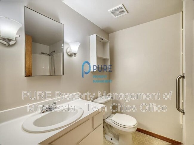 Building Photo - 2421 S 9th St
