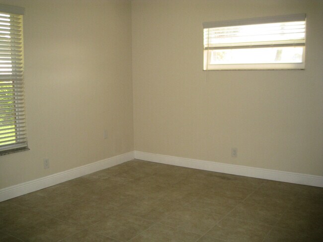 Building Photo - 5085 Bottlebrush St