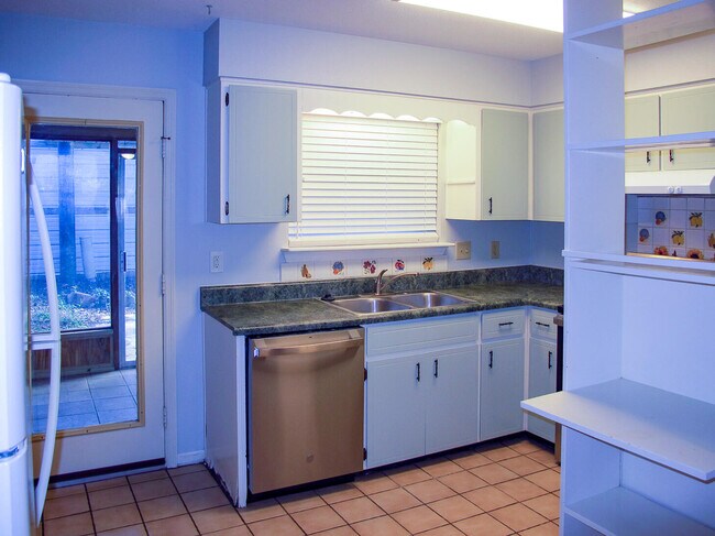 Building Photo - 618 Virginia Oak Ct