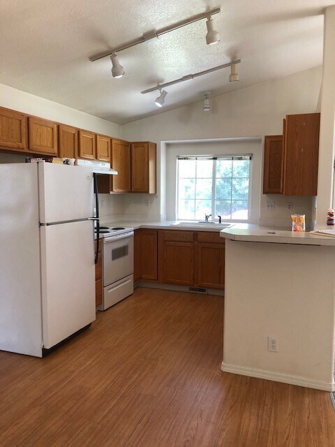 Building Photo - Available NOW! 3bed/2bath Home in Southeast Boise