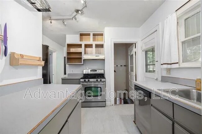 Building Photo - 4110 Bell St