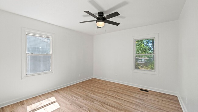 Building Photo - COMING SOON! 3 BEDROOM HOME!