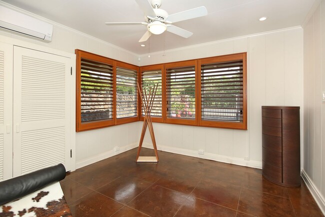 Building Photo - Executive Kahala Home with detached Cottage