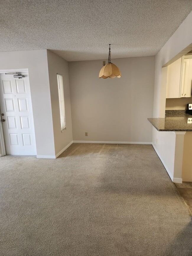 Building Photo - 1485 SW Silver Pine Way