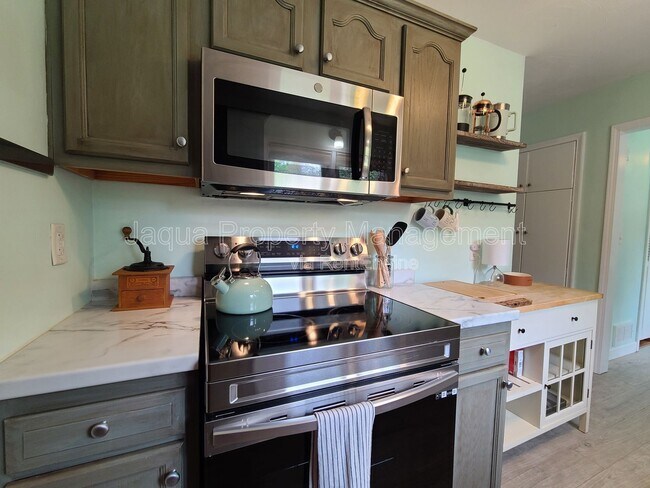 Building Photo - 652 Chippewa Rd