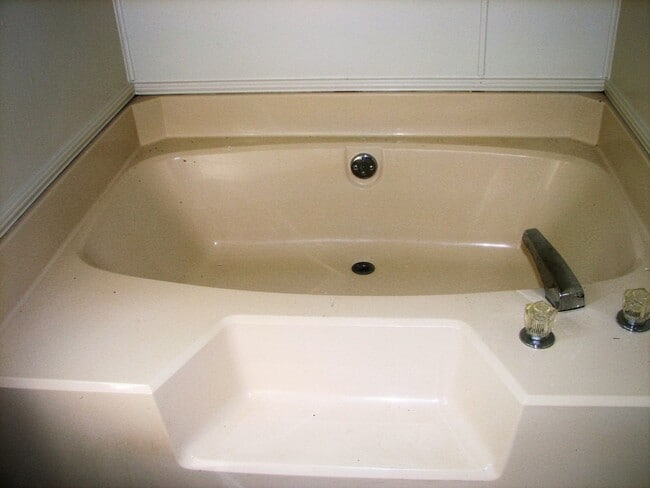 Building Photo - Madison Co. – Comer, GA – QUIET NEIGHBORHOOD – HOME SITS ON BEAUTIFUL CORNER OF CITY!