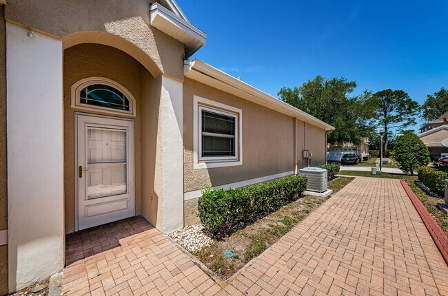 Building Photo - 2624 Tottenham Dr
