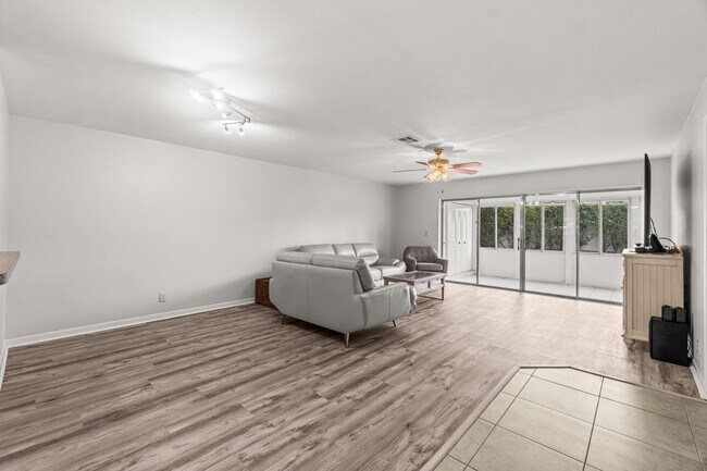 Building Photo - 5074 Privet Pl