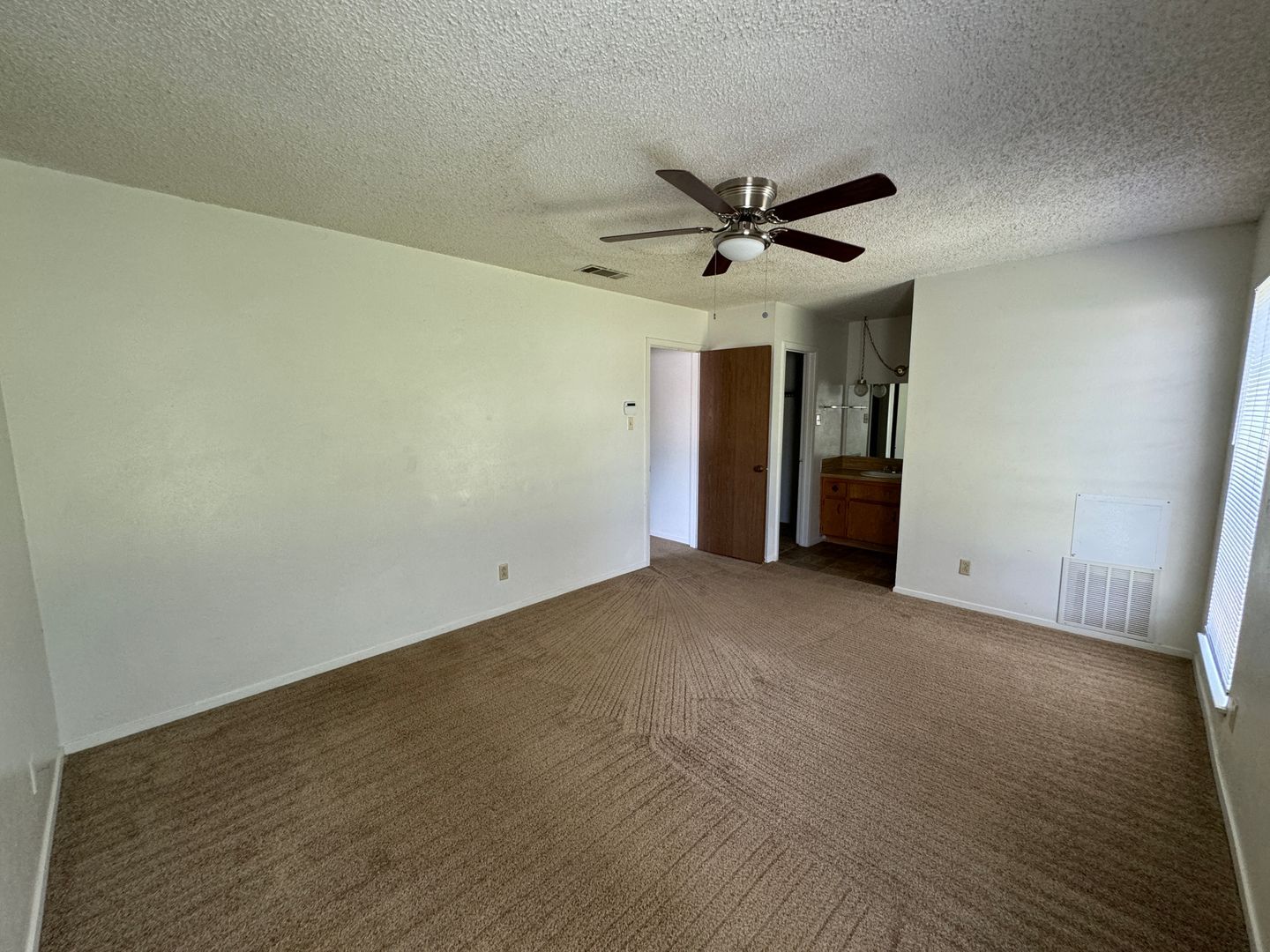 Building Photo - 2112 Hinkle Ave