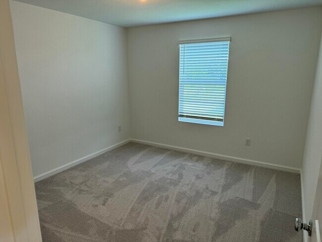 Building Photo - 664 Carlyle Wy