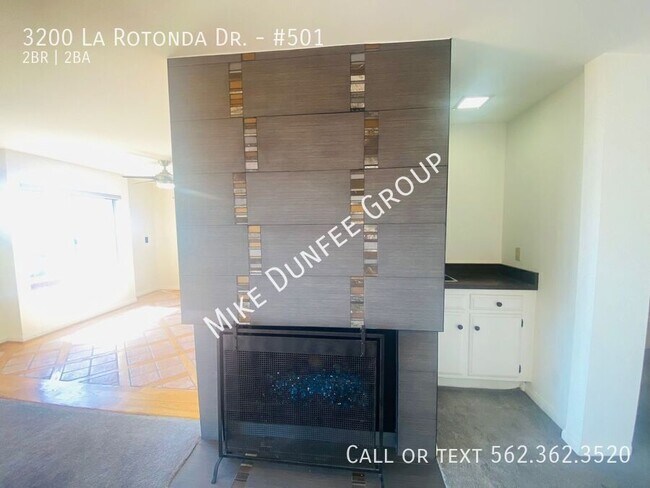 Building Photo - 3200 La Rotonda Dr