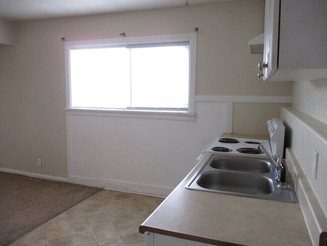 Building Photo - 1 Bedroom Unit Available Downtown Tacoma