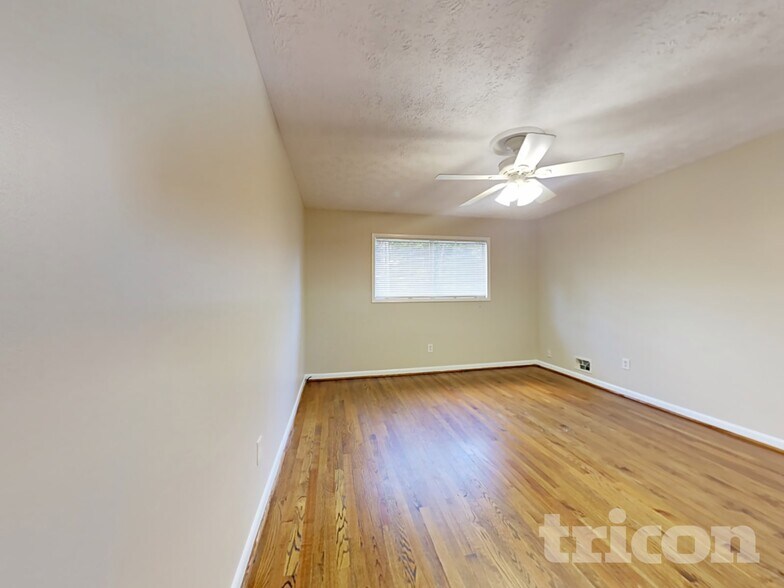 Building Photo - 543 Barbashela Cir