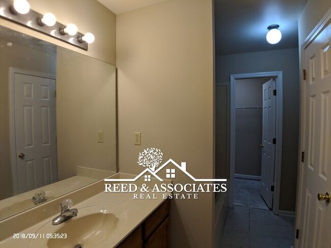 Building Photo - Southeast Memphis Home Located in Quiet Neighborhood!