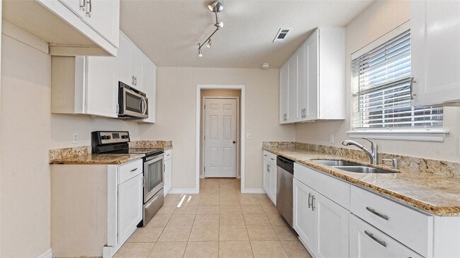 Building Photo - 829 S Liberty Dr