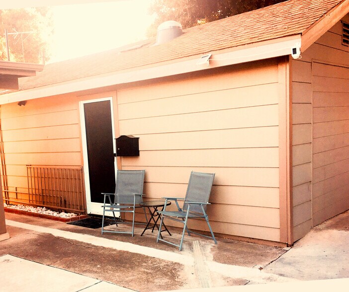 Primary Photo - 2308 Oakwood Dr