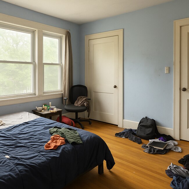 Building Photo - Available 6/1/26 - Spacious Apartment With...