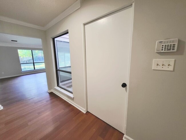 Building Photo - 4715 Cricklewood Ln