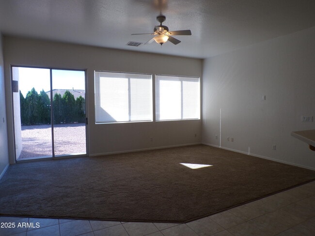 Building Photo - 4995 E Somerset Dr