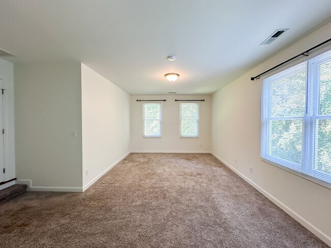 Building Photo - Cozy Oasis in Wake Forest!