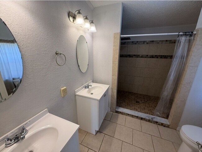 Building Photo - 3 Bedroom / 2 Bath House On An Acre