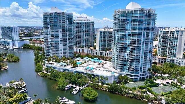 Building Photo - 16500 Collins Ave