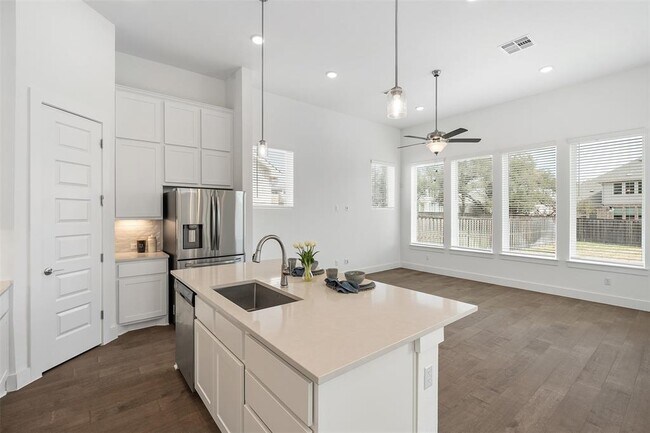 Building Photo - 1413 Kneehigh Ln