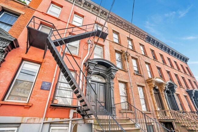 Interior Photo - 42 Trumbull Street