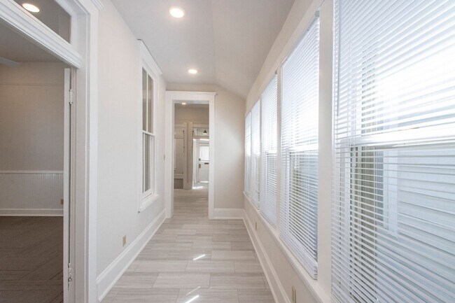 Building Photo - 2 Bed 1 Bath in Downtown Little Rock, AR
