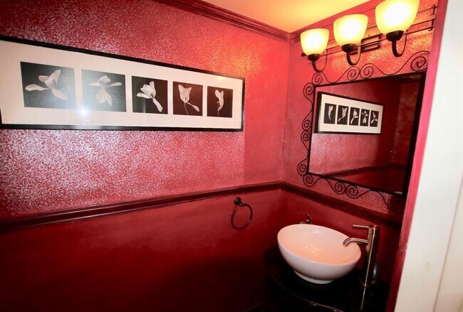 Building Photo - 8114 Fondren Rd