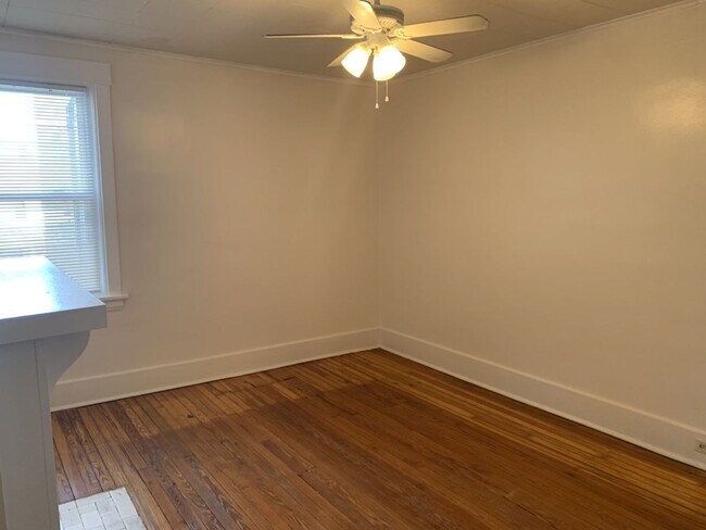 Building Photo - Great property in Morningside!