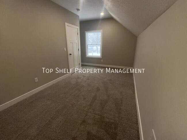 Building Photo - 120 6th St