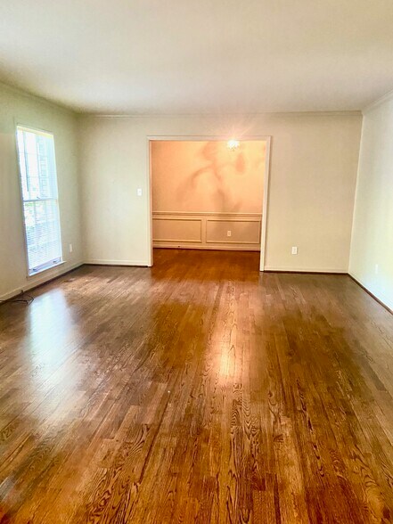 Building Photo - 3414 N River Rd