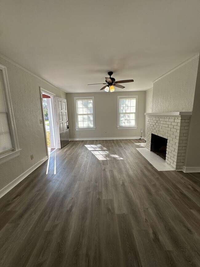 Building Photo - 4005 Green St