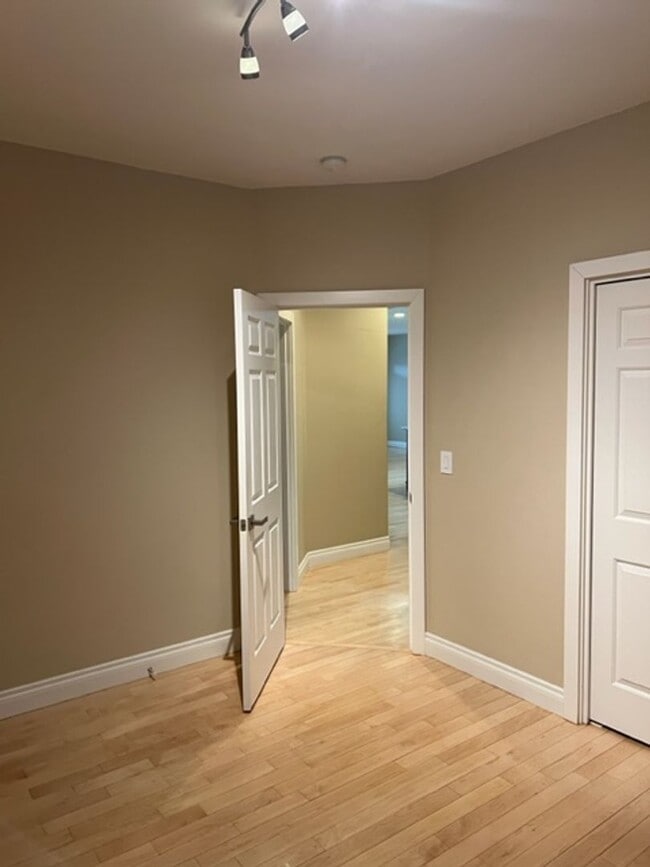 Building Photo - SPACIOUS & STYLISH CUSTOM HOME- 4 BEDROOMS...