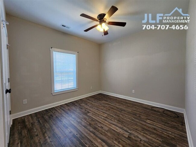 Building Photo - Charming 3 Bed/2 Bath Ranch in Kings Mount...