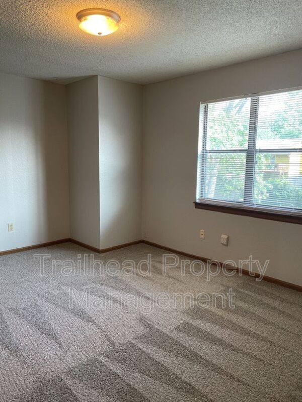 Building Photo - 8704 NW 82 Terrace