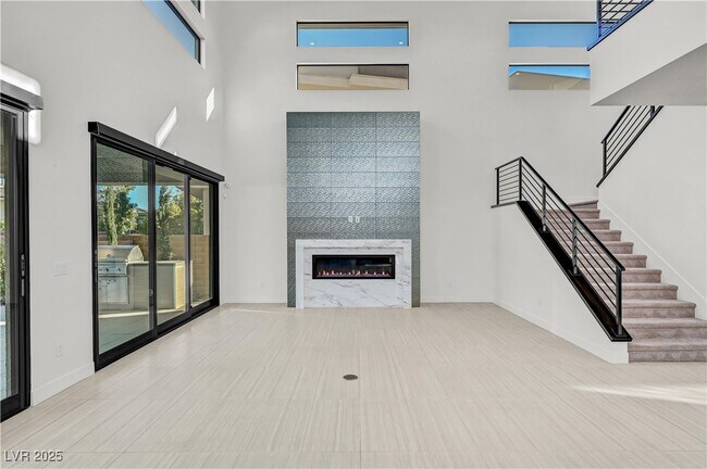 Building Photo - 68 Grey Feather Dr