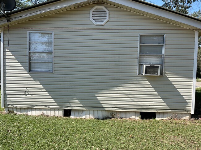 Building Photo - 141 Southwest St