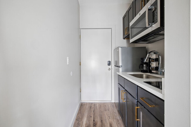 Building Photo - Cottage Suites