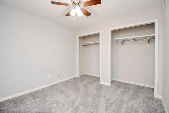 Building Photo - 10855 Meadowglen Ln