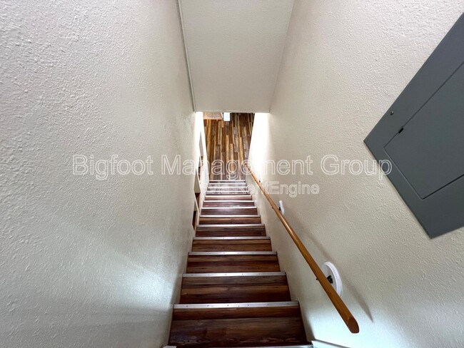 Building Photo - 3750 Heather Dr