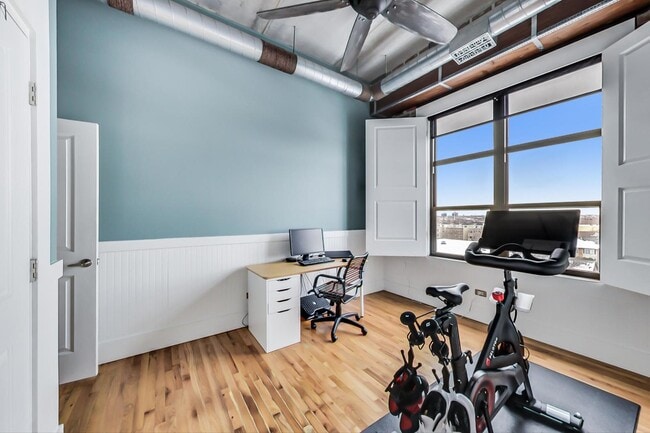 Building Photo - 1735 W Diversey Pkwy