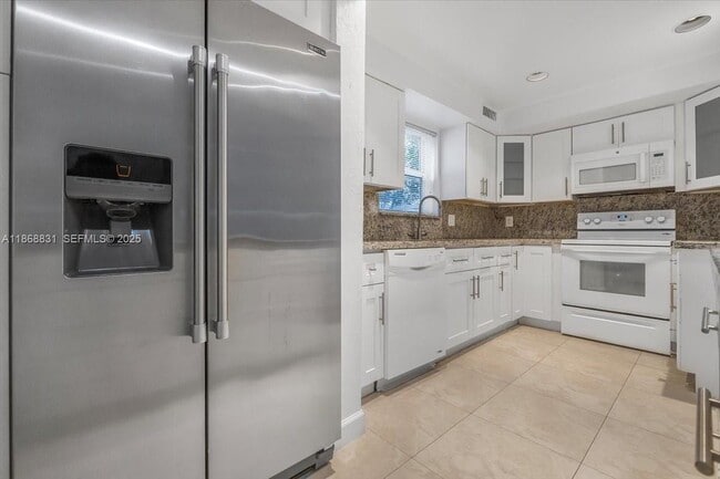 Building Photo - 613 NE 17th Terrace